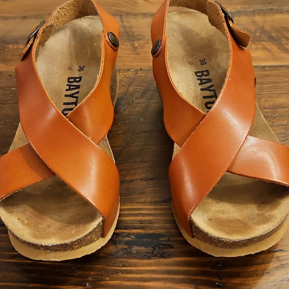BAYTON LEATHER WEDGE SANDALS